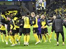 Fotbalisté Dortmundu se radují z vítzství nad Slavií, které jim zárove...