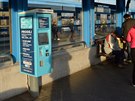V ulicch Ostravy se postupn objevuj automaty na kreditn jzdenky.