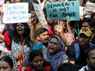 Do ulic indických mst vyly na protest proti kontroverznímu zákonu o obanství...