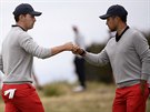 Xander Schauffele (vpravo) a Patrick Cantlay pi Prezidentském poháru v...