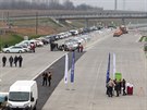 Na okraji P�erova byl slavnostn� otev�en nov� �trn�ctikilometrov� �sek d�lnice...