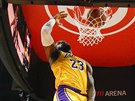 LeBron James z LA Lakers smeuje do koe Atlanty.