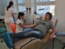 V krevním centru v Ostravě se střídá jeden dárce za druhým. (11. 12. 2019)