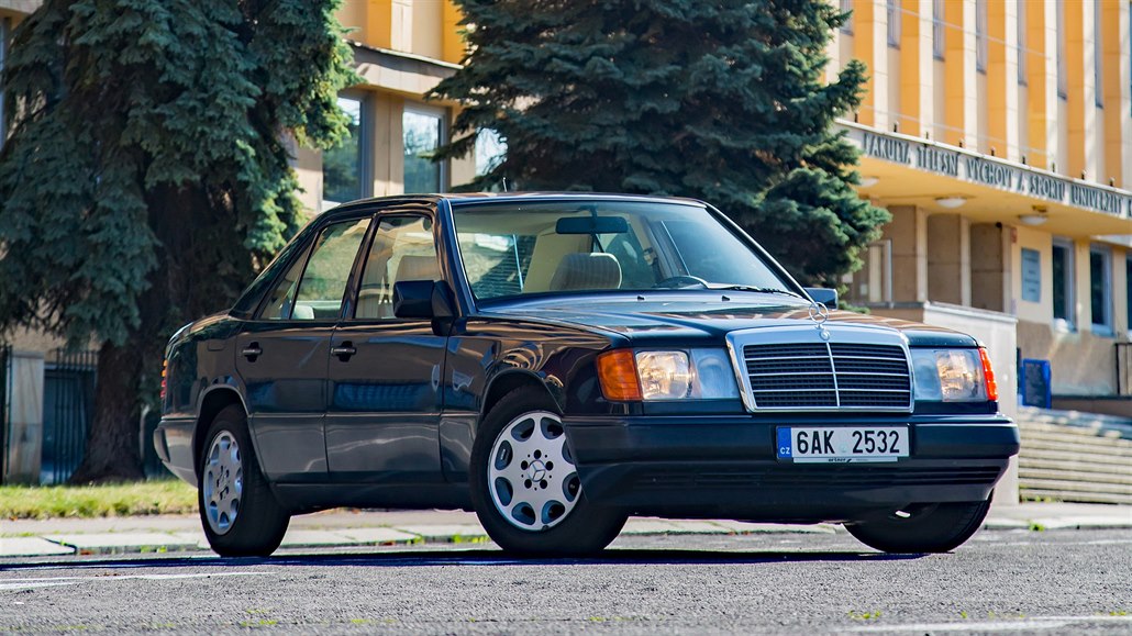 Nejkvalitnější auto okouzluje. Mercedes pětatřicátník je vůz na každý den