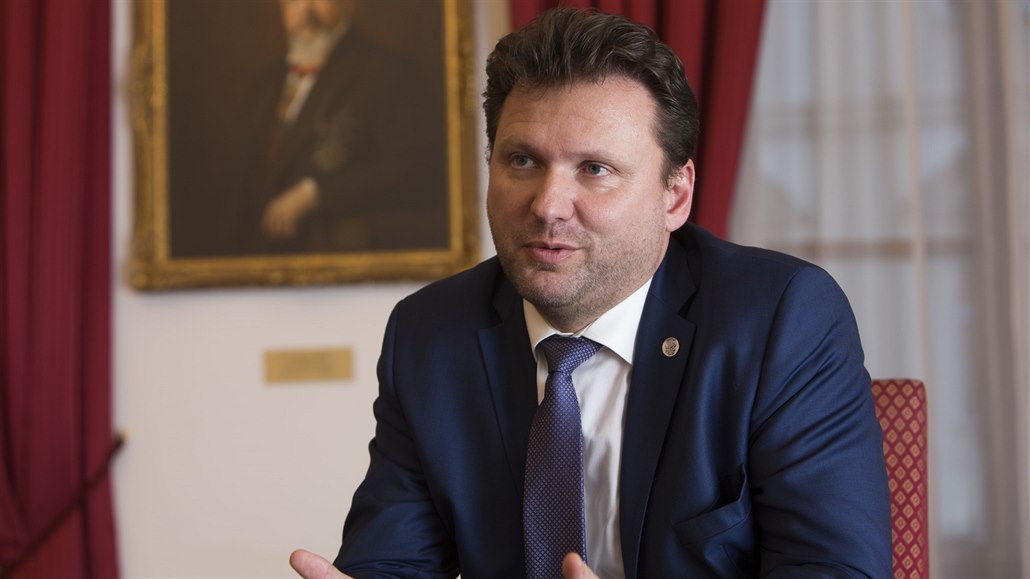 P�edseda sn�movny Radek Vondrá�ek vyzval spolky a sdru�ení, aby do 20. ledna nominovaly nové �leny Rady �T a rozhlasu