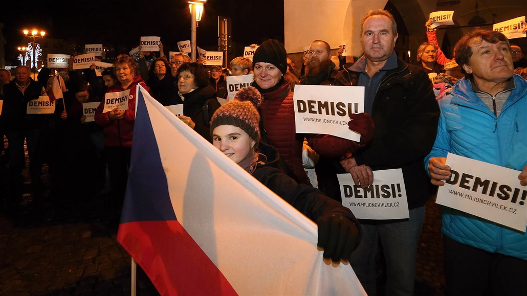 Listopadová demonstrace spolku Milion chvilek pro demokracii na pražské Letné