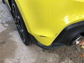žlutý Suzuki Swift Sport - výfuk