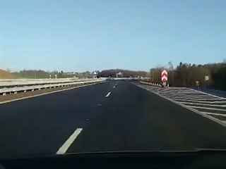 Řidiči už jezdí po novém úseku D3 mezi Borkem a Ševětínem