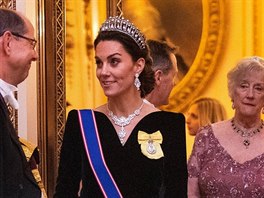 Vévodkyn Kate na recepci pro diplomaty v Buckinghamském paláci (Londýn, 11....