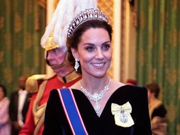 Vévodkyn Kate na recepci pro diplomaty v Buckinghamském paláci (Londýn, 11....