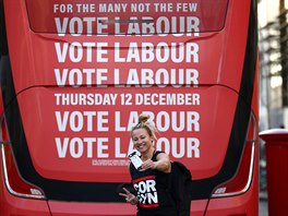Podporovatelka labourist bhem pedvolební kampan (11. prosince 2019)