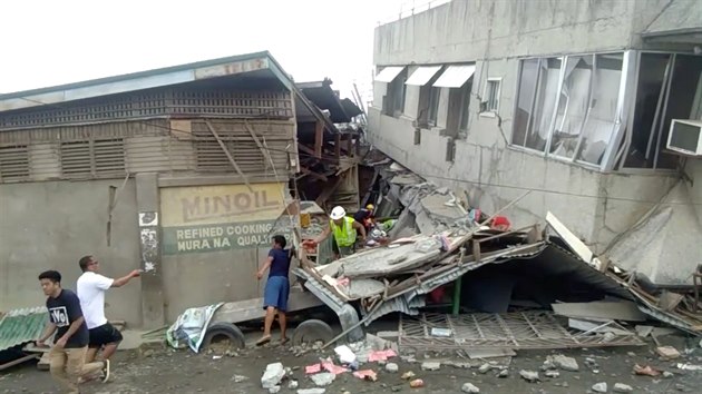 Následky zemětřesení na Filipínách byly ničivé. (15. prosince 2019)