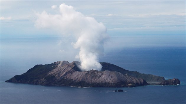 Sopka na novozlandskm ostrov White Island (12. prosince 2019)