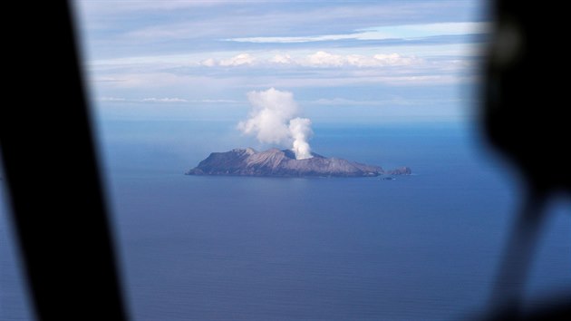 Sopka na novozlandskm ostrov White Island (12. prosince 2019)