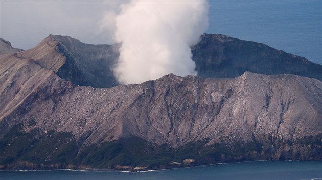 Sopka na novozlandskm ostrov White Island (12. prosince 2019)