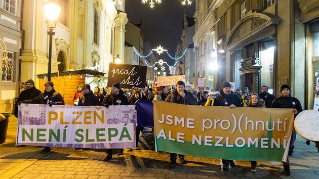 Demonstrace spolku Milion chvilek v Plzni (19. prosinec 2019)
