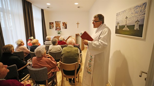 Nový domov pro seniory v Telči byl požehnán místním děkanem Josefem Mainclem.