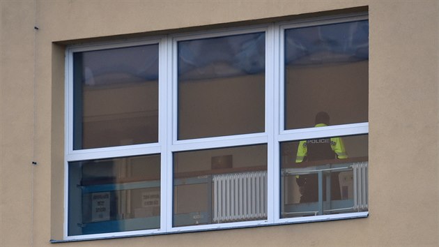 Policist zasahuj ped Fakultn nemocnic Ostrava. (10. prosince 2019)