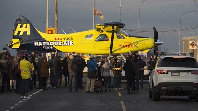 Prvn komern let se strojem na elektrickou energii uskutenila spolenost Harbor Air toto ter v kanadskm Richmondu. (10. prosince 2019)