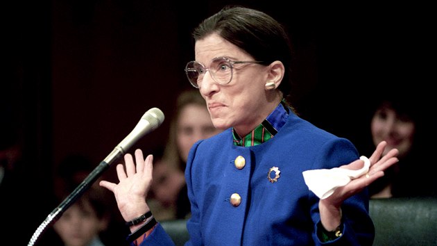 Ruth Bader Ginsburgová krátce poté, co se stala soudkyní Nejvyššího soudu. (21. července 1993)
