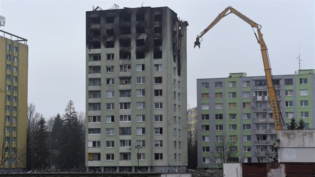 Ve slovenskm Preov zaala demolice dvanctipatrovho panelku, ve kterm dolo k explozi zemnho plynu. Nejvt tragdie svho druhu v novodob historii Slovenska stla ivot osm lid. (16. prosince 2019)