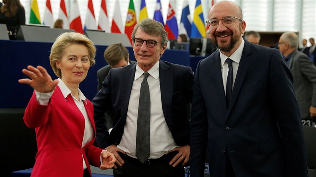 Pedsedkyn Evropsk komise Ursula von der Leyenov se zastnila rozpravy Evropskho parlamentu k destmu vro uzaven lisabonsk smlouvy. Pronesla e o extrmn nronm" vyjednvn o budoucch vztazch EU a Britnie. (18.prosince 2019)
