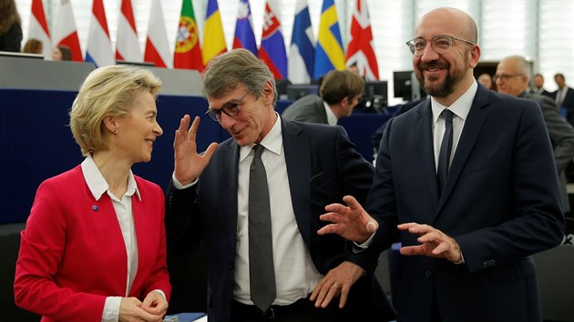 Pedsedkyn Evropsk komise Ursula von der Leyenov se zastnila rozpravy Evropskho parlamentu k destmu vro uzaven lisabonsk smlouvy. Pronesla e o extrmn nronm" vyjednvn o budoucch vztazch EU a Britnie. (18. prosince 2019)