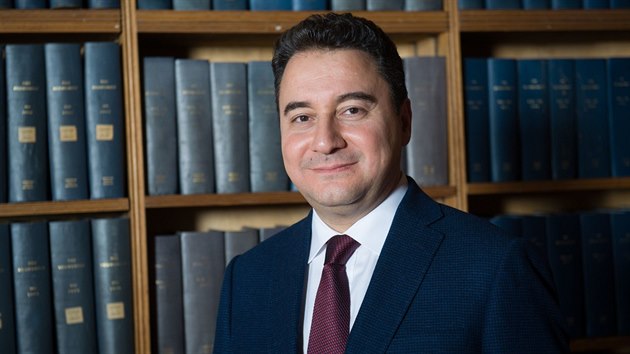 Bval tureck ministr hospodstv a zahrani Ali Babacan (1. bezna 2016)