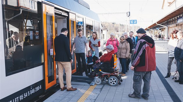 Nov regionln vlak Leo Expressu v barvch Pardubickho kraje si mohli cestujc prohldnout bhem prezentan jzdy na zatku listopadu. Vlak jel z Lichkova, pes Jablonn nad Orlic, Letohrad, st nad Orlic a Pardubice.