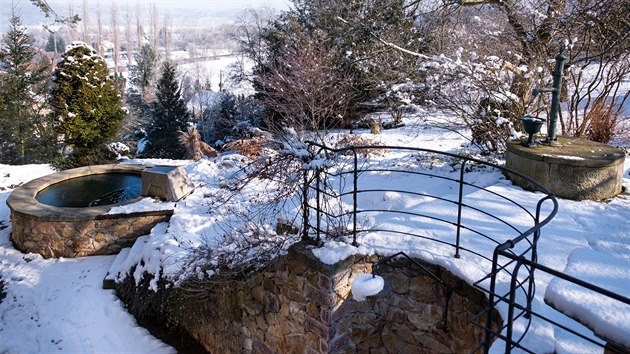 Vhled z terasy nad studnou a ochlazovac kd 