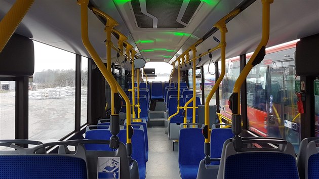Jeden z novch autobus rsk MHD. He pohybliv lid v nich mohou vyut dvanct sedadel, kter jsou dostupn pmo z nzk podlahy bez nutnosti pekonvat jakkoli schod.
