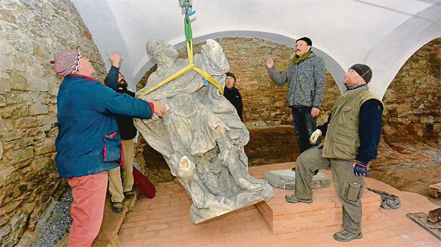 Originály soch z Poličky našly svůj nový domov na hradě Svojanov.