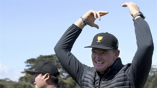 Kapitn mezinrodnho tmu Ernie Els bhem prvnho dne Prezidentskho pohru v Melbourne.