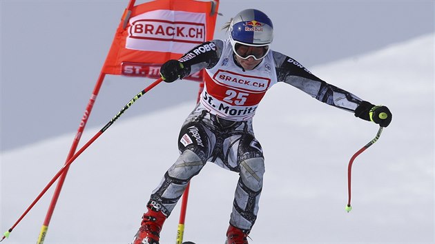 Ester Ledecká na trati superobřího slalomu ve Svatém Mořici.