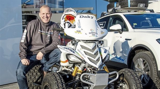 tykolk Zdenk Tma na svoj Daky ped Rallye Dakar.