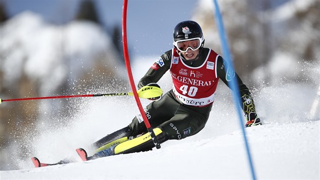 Luke Winters ve slalomu ve Val dIsere.