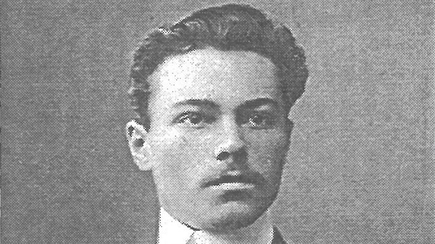 Fotografie Cyrila Stejskala z roku 1910, kdy byl maturantem olomouckého Slovanského gymnázia.