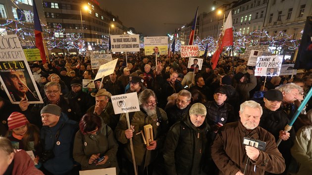 Další demonstrace za odstoupení premiéra Andreje Babiše (ANO) v Praze. (17. prosince 2019)