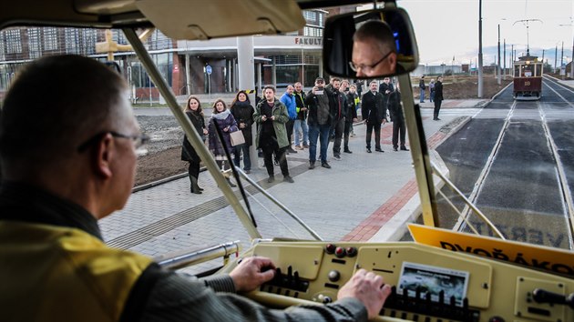 Cestující v Plzni se dočkali prodloužení tramvajové linky číslo čtyři z Lochotína na Bory. Tramvaje nově zajíždí k Západočeské univerzitě. (15. 12. 2019)