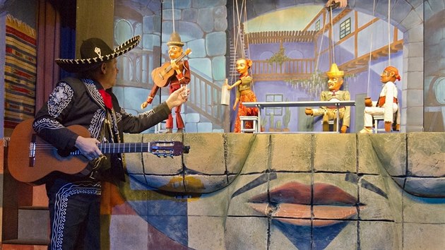 V inscenaci Pozor, Zorro! plzeňského Divadla Alfa se na scéně objevuje 80 loutek a živá kapela s nástroji dovezenými z Mexika. (16. 12. 2019)
