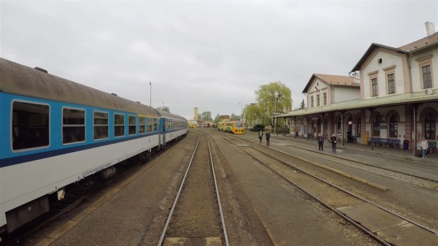Stanice Kladno, výchozí bod tratě 093 do Kralup nad Vltavou