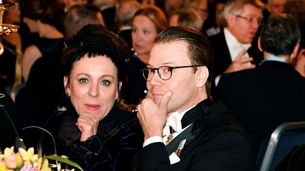 Laure�tka Nobelovy ceny za literaturu Olga Tokarczukov� a �v�dsk� princ Daniel na banketu u p��le�itosti ud�len� ocen�n� (Stockholm, 10. prosince 2019)