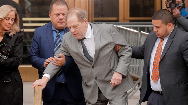 Harvey Weinstein odchz od soudu (New York, 6. prosince 2019).