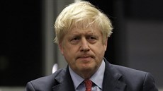 Premiér a lídr konzervativc Boris Johnson bhem sítání výsledk pedasných...