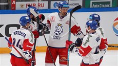 Čeští hokejisté slaví druhý gól v utkání proti Rusku.