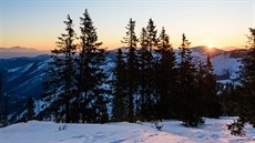 Ráno nad sedlem ertovica. Vlevo jsou vidt Vysoké Tatry.