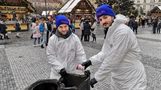 Obas se njaký kelímek i tácek ocitne mimo ko.