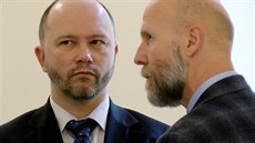 Dva jednatelé obžalovaní v kauze IZIP - zleva Ilja Čurda a Jiří Pašek