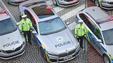 Nové policejní vozy.