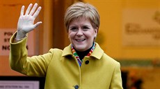 Předsedkyně Skotské národní strany Nicola Sturgeonová poté, co odvolila v...